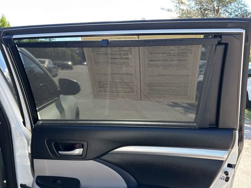 Used 2017 Toyota Highlander XLE image 48