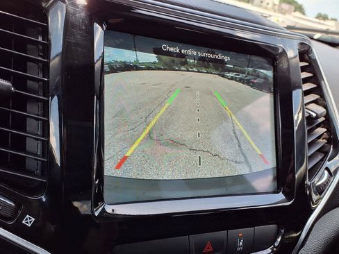 Used 2022 Jeep Cherokee Limited AWD/4WD image 8