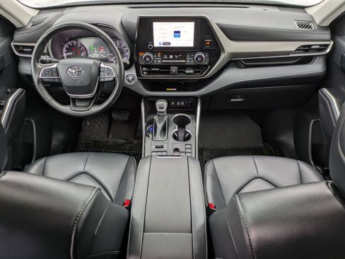 Used 2023 Toyota Highlander XLE image 17