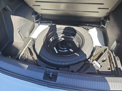 Used 2024 Volkswagen Tiguan SE image 12