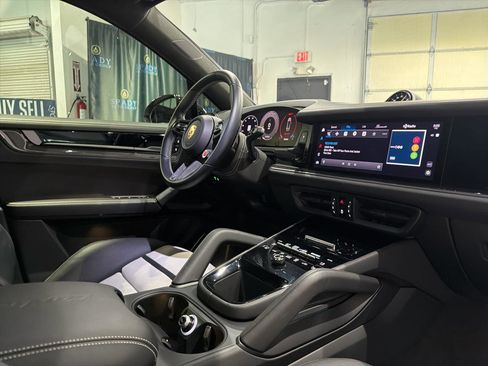 Used 2024 Porsche Cayenne Turbo GT AWD/4WD image 41