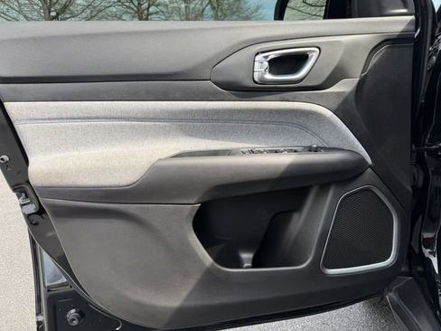 Used 2024 Jeep Compass Latitude image 9