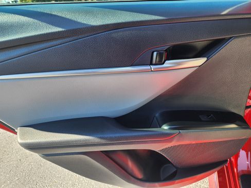 Used 2025 Toyota Camry SE image 14