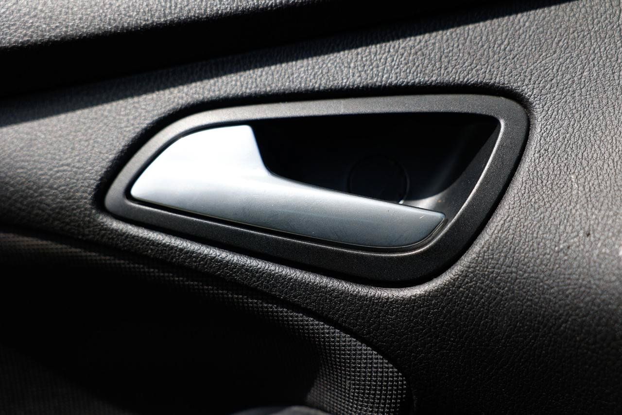 Used 2012 Ford Focus SE FWD image 40