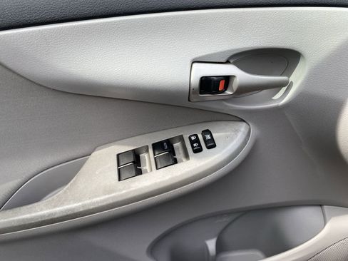 Used 2013 Toyota Corolla LE FWD image 16