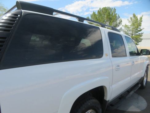 Used 2003 Chevrolet Suburban Z71 AWD/4WD image 10