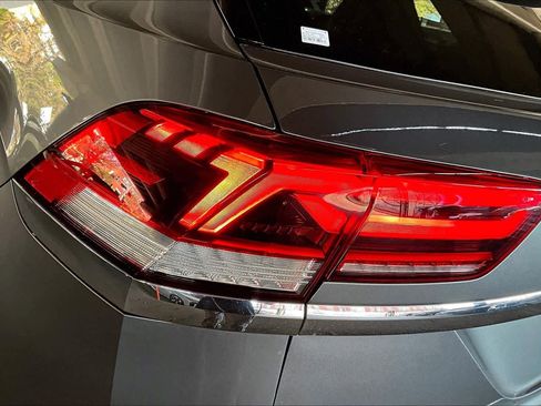 Used 2023 Volkswagen Atlas Cross Sport SE image 28