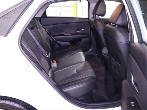Used 2022 Hyundai Elantra Limited FWD image 32