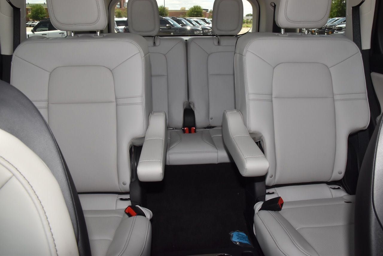 New 2026 Lincoln Aviator 2WD image 21