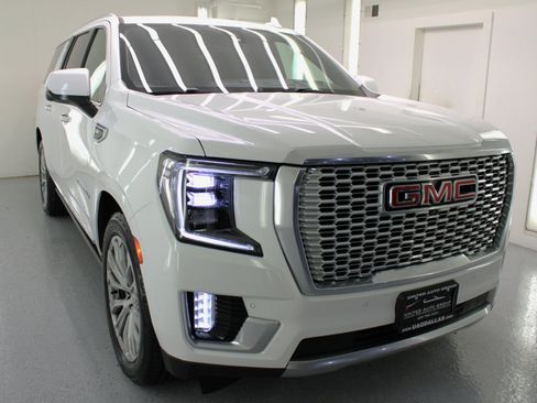 Used 2021 GMC Yukon XL Denali w/ Denali Ultimate Package image 12