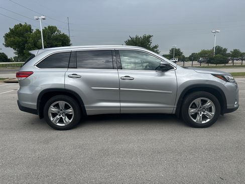 Used 2019 Toyota Highlander Limited AWD/4WD image 12