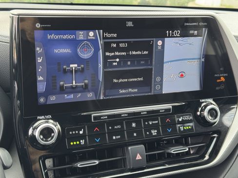 Used 2022 Toyota Highlander Platinum image 28