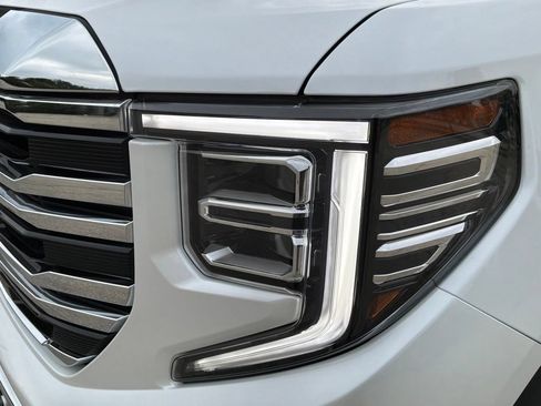Used 2025 GMC Sierra 1500 SLT w/ SLT Premium Package AWD/4WD image 14