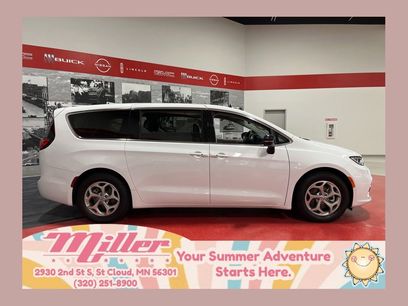Used 2024 Chrysler Pacifica Limited w/ Trailer Tow Group