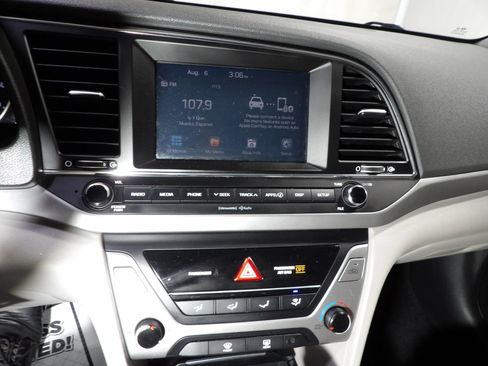 Used 2017 Hyundai Elantra SE FWD image 12