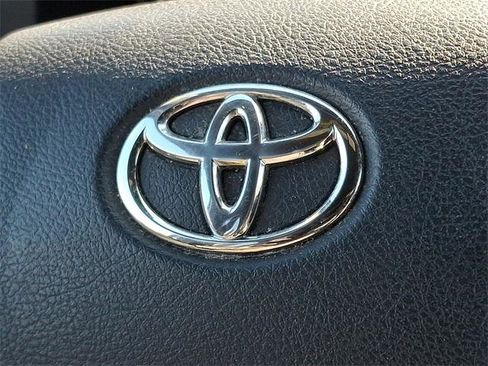 Certified 2018 Toyota Tacoma TRD Sport image 25