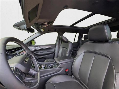 New 2025 Jeep Grand Cherokee Limited w/ Luxury Tech Group II image 10