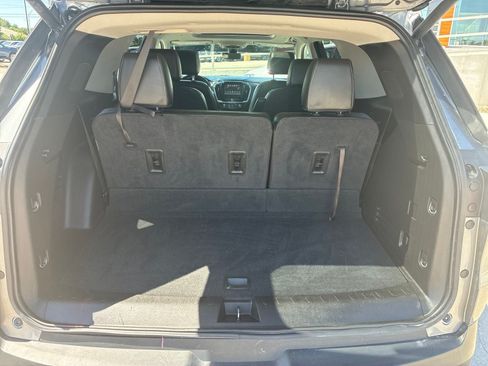 Used 2019 Chevrolet Traverse LT w/ LT Premium Package AWD/4WD image 5