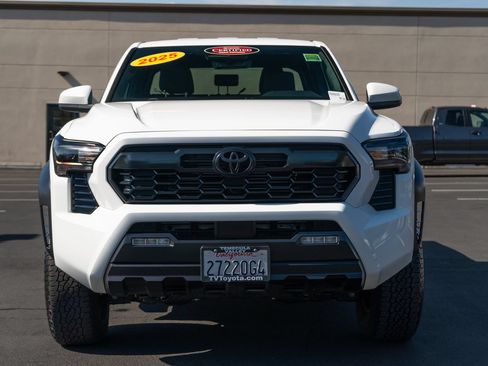 Certified 2025 Toyota Tacoma TRD Off-Road AWD/4WD image 2