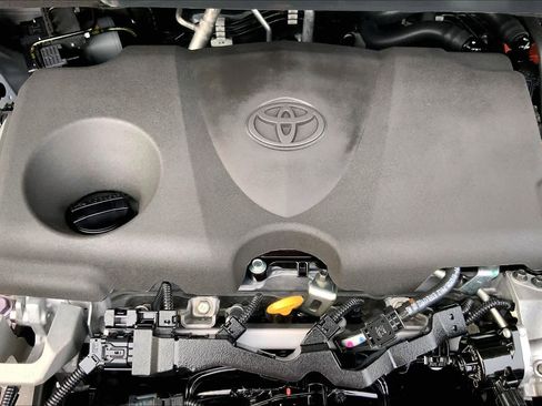 Used 2022 Toyota Sienna XLE image 38