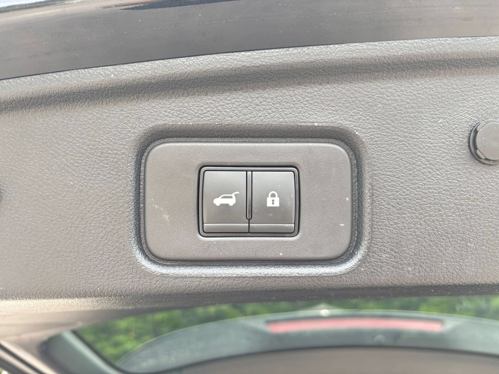 Used 2025 Nissan Pathfinder SV AWD/4WD image 21