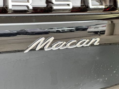 Certified 2026 Porsche Macan AWD/4WD image 34