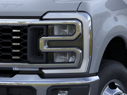 New 2026 Ford F350 4x4 Crew Cab DRW Super Duty image 40