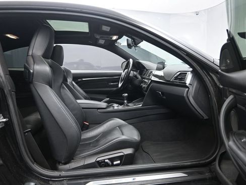Used 2018 BMW M4 Coupe RWD image 28