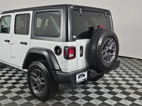 Used 2024 Jeep Wrangler Sport S image 13