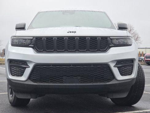 Used 2024 Jeep Grand Cherokee Altitude image 13