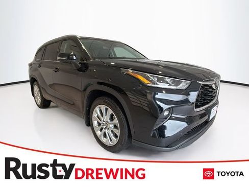 Certified 2025 Toyota Highlander Limited AWD/4WD image 1