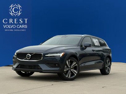 New 2026 Volvo V60 B5 Cross Country Plus w/ Protection Package Premier