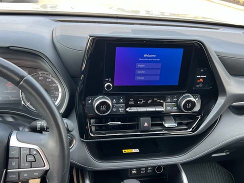 Used 2023 Toyota Highlander XSE AWD/4WD image 23