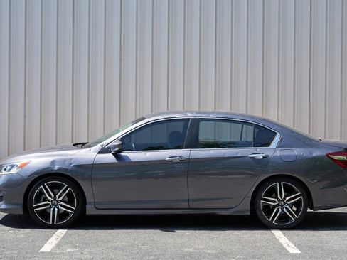 Used 2017 Honda Accord Sport image 42