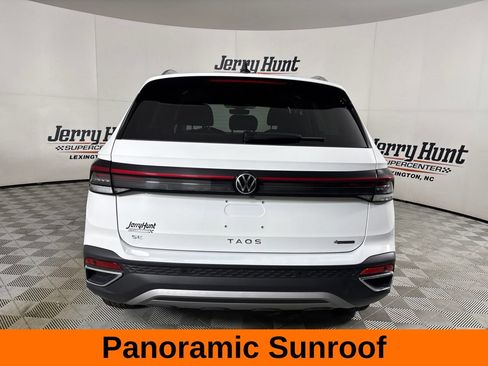 Used 2025 Volkswagen Taos SE w/ Panoramic Sunroof Package AWD/4WD image 6
