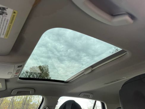 Used 2016 Volkswagen Golf SE image 18