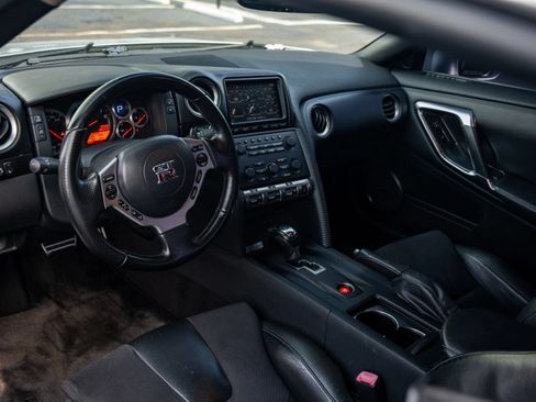Used 2009 Nissan GT-R Premium AWD/4WD image 4