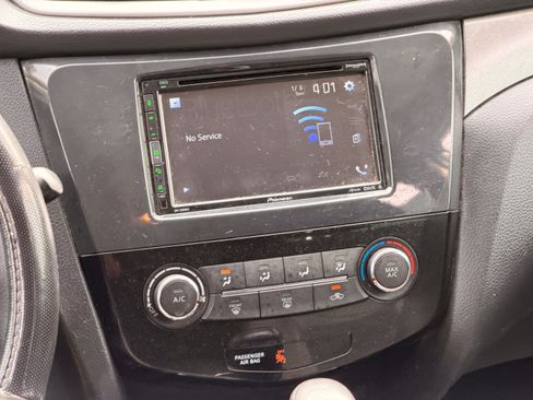 Used 2016 Nissan Rogue S AWD/4WD image 15