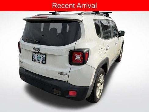 Used 2016 Jeep Renegade Latitude image 3
