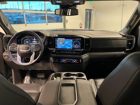 Used 2025 GMC Sierra 1500 SLT image 27