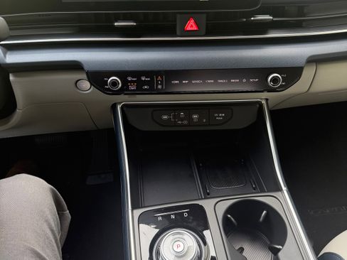 New 2025 Kia Carnival EX image 17