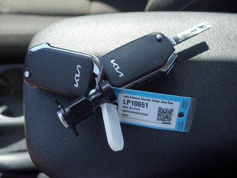 Used 2024 Kia Forte LXS w/ LXS Technology Package FWD image 9