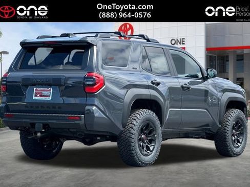 New 2026 Toyota 4Runner SR5 AWD/4WD image 4
