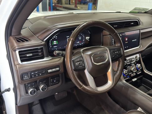 Used 2022 GMC Yukon Denali w/ Denali Ultimate Package AWD/4WD image 22
