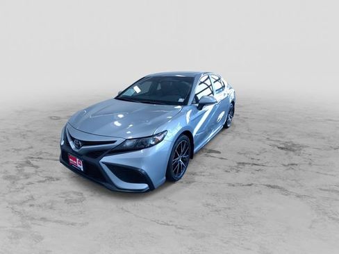 Used 2023 Toyota Camry SE image 6