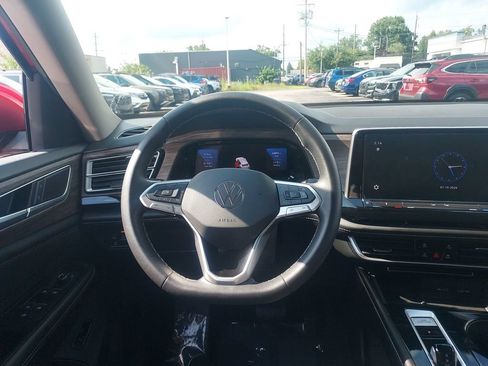 Used 2024 Volkswagen Atlas SEL AWD/4WD image 9