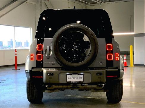 Used 2023 Land Rover Defender 110 X-Dynamic SE image 4