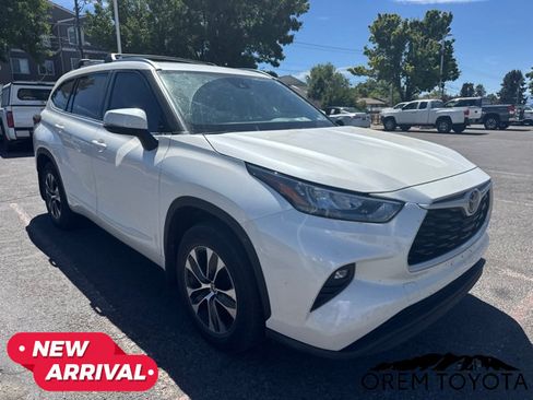 Used 2020 Toyota Highlander XLE AWD/4WD image 16