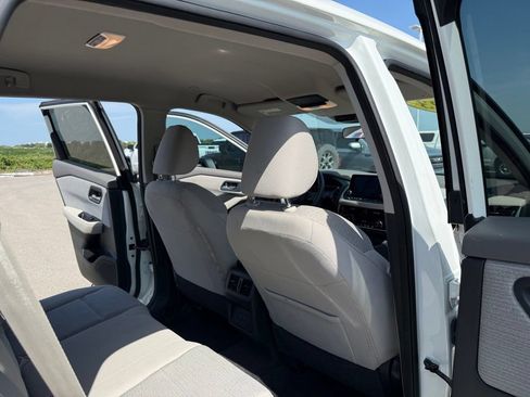 Used 2023 Nissan Rogue SV FWD image 18