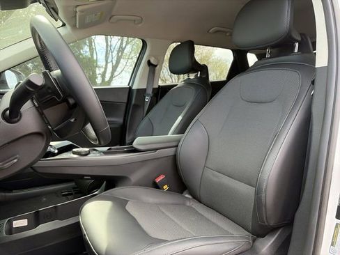 Used 2025 Kia EV6 Light image 15